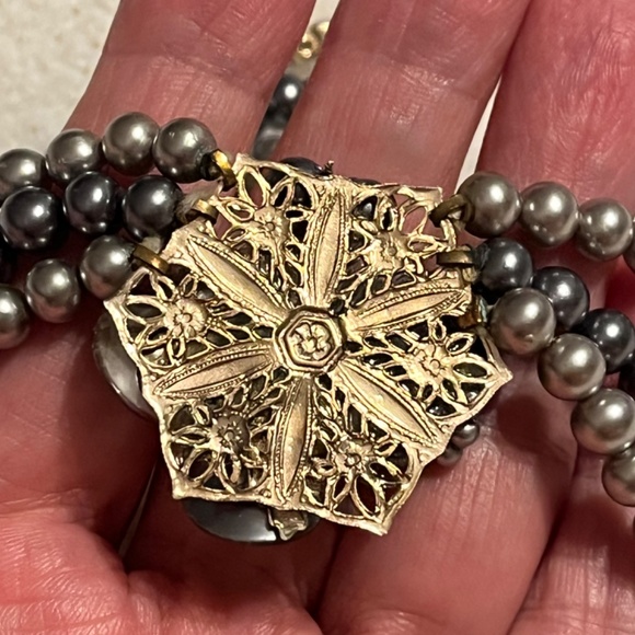 Vintage Gray & Silver Pearl 3 Strand Choker w/Filigree Grape Leaves Pendant - Picture 7 of 9